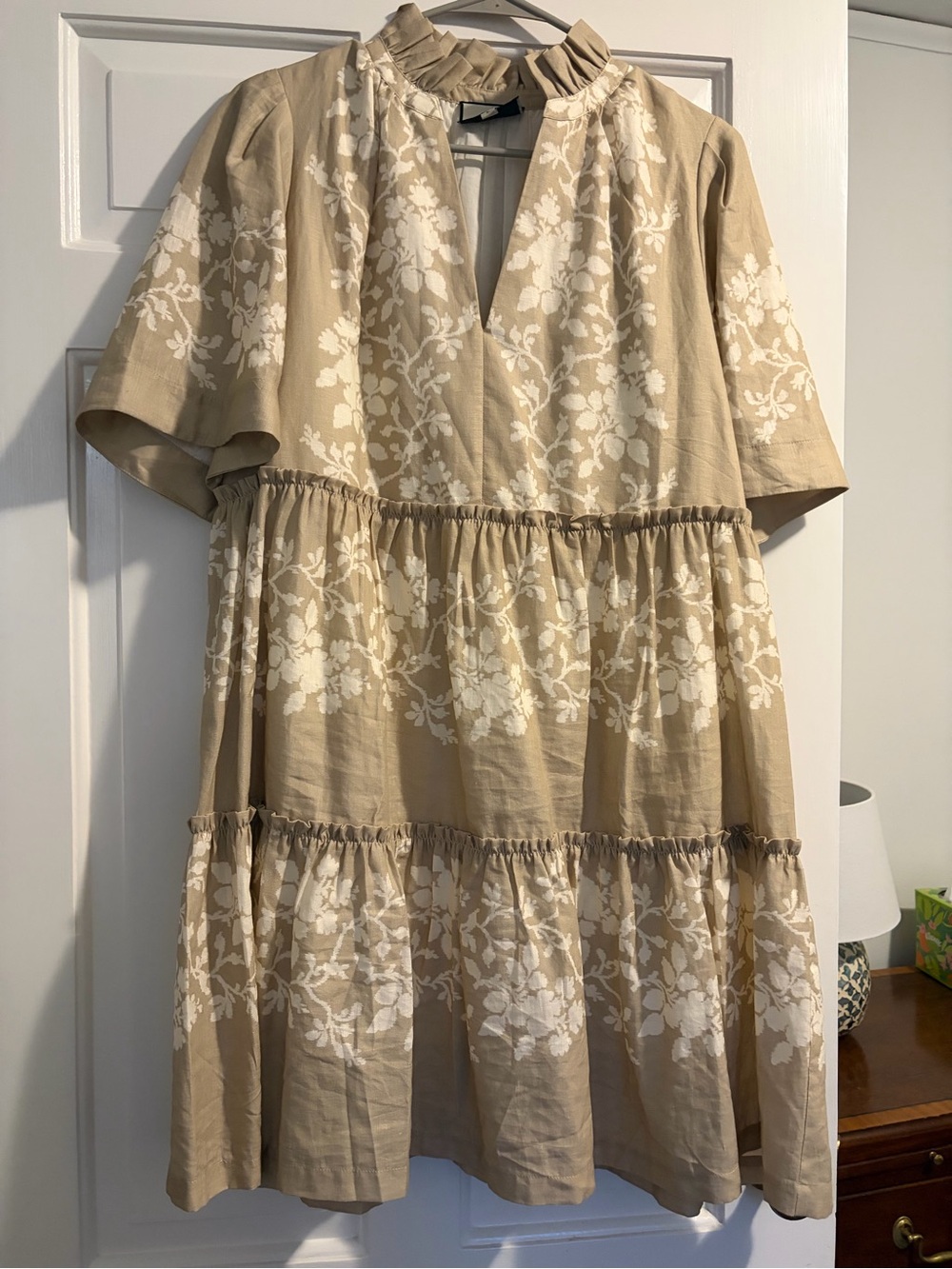 TUCKERNUCK Beige Floral Tiered ShortSleeve Lined Dress Large Never Worn w/o Tags